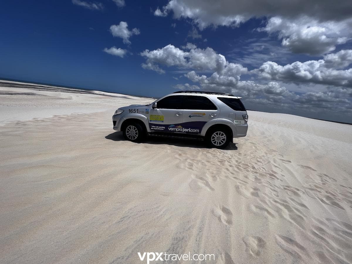 Transfer Privativo da Vila de Jericoacoara para o Aeroporto de Cruz (JJD) em veículo para até 4 passageiros Toyota Hilux ou Similar
