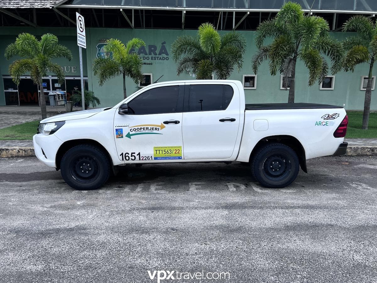 Transfer Privativo de Aeroporto De Jericoacoara (JJD) para Jericoacoara em veículo para 4 passageiros em Toyota Hilux ou Similar