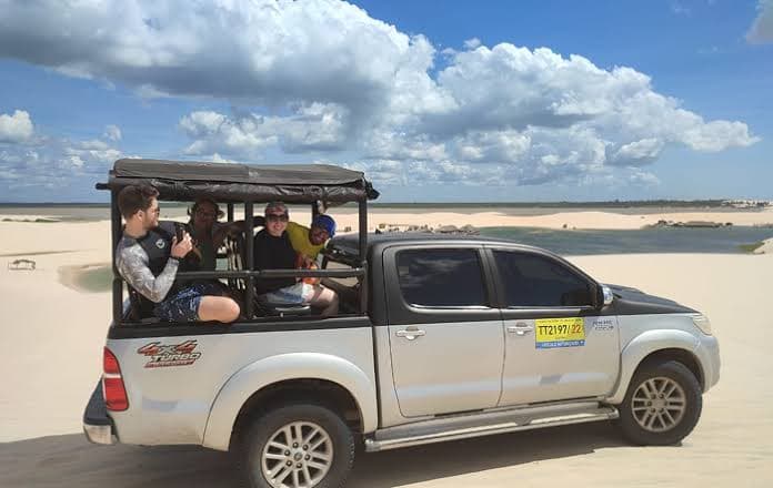Posto in Escursione Condivisa in Jardineira alla Lagoa de Tatajuba: Dalla Costa Ovest di Jericoacoara alle Dune di Camocim